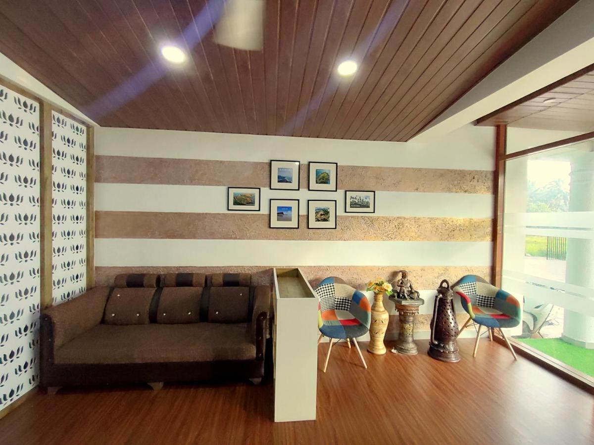 Lotus Hotel Nagaon Beach Алібаґ Екстер'єр фото