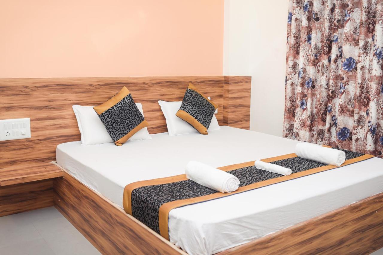 Lotus Hotel Nagaon Beach Алібаґ Екстер'єр фото