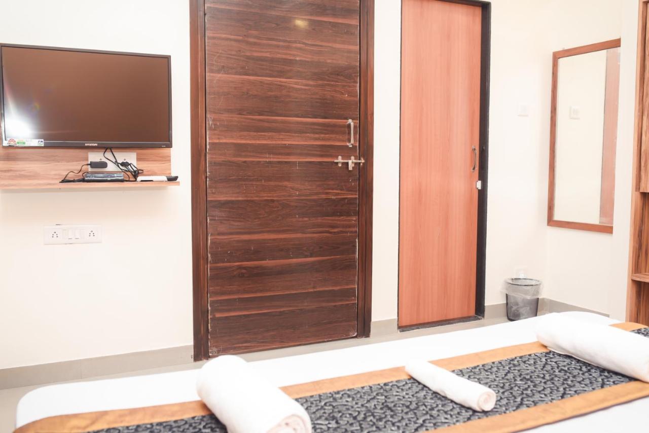 Lotus Hotel Nagaon Beach Алібаґ Екстер'єр фото