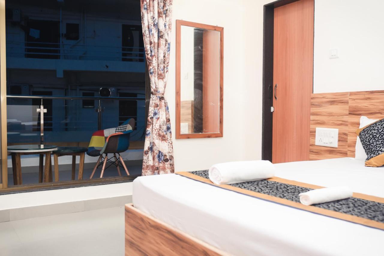 Lotus Hotel Nagaon Beach Алібаґ Екстер'єр фото